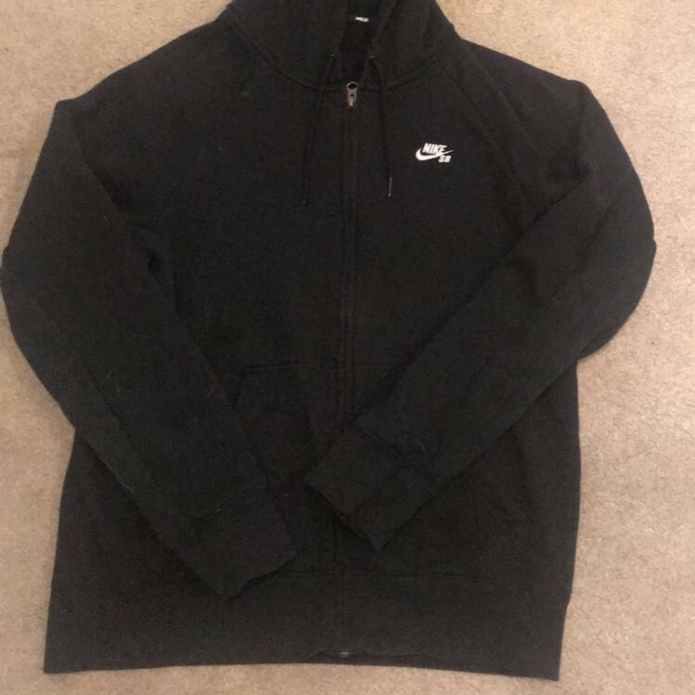 black nike zip up jacket
